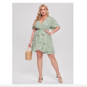 NEW Shein Ditsy Floral Butterfly Sleeve Belted Wrap Dress - Green